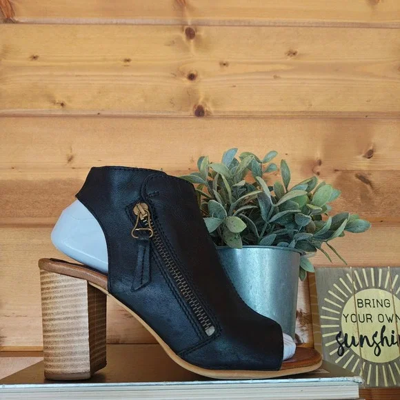 Miz Mooz Summer Peep Toe Block Heel Black Leather Sandal Ankle Booties Sz 37/6.5 - Picture 2 of 10
